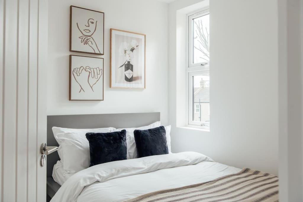 Modern 2 Bedroom Flat In Ilford, London Экстерьер фото