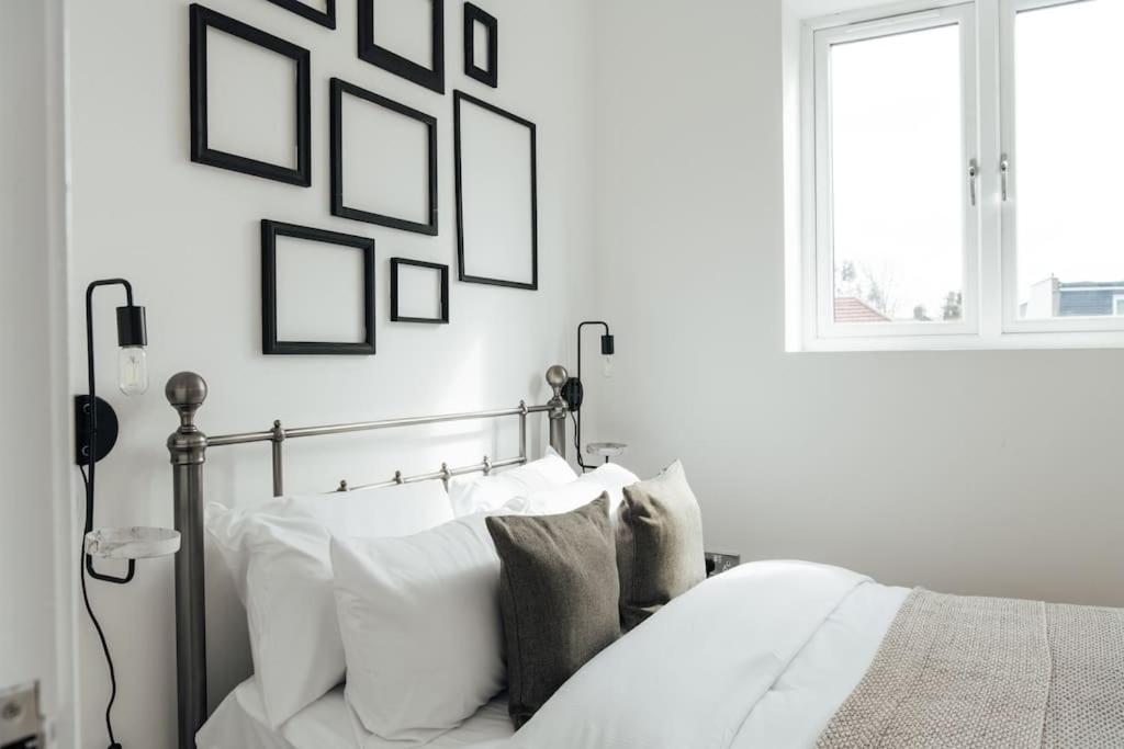 Modern 2 Bedroom Flat In Ilford, London Экстерьер фото