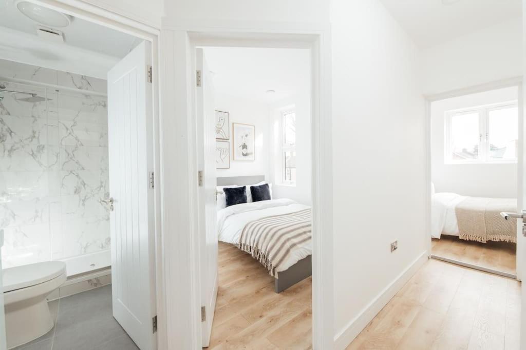 Modern 2 Bedroom Flat In Ilford, London Экстерьер фото